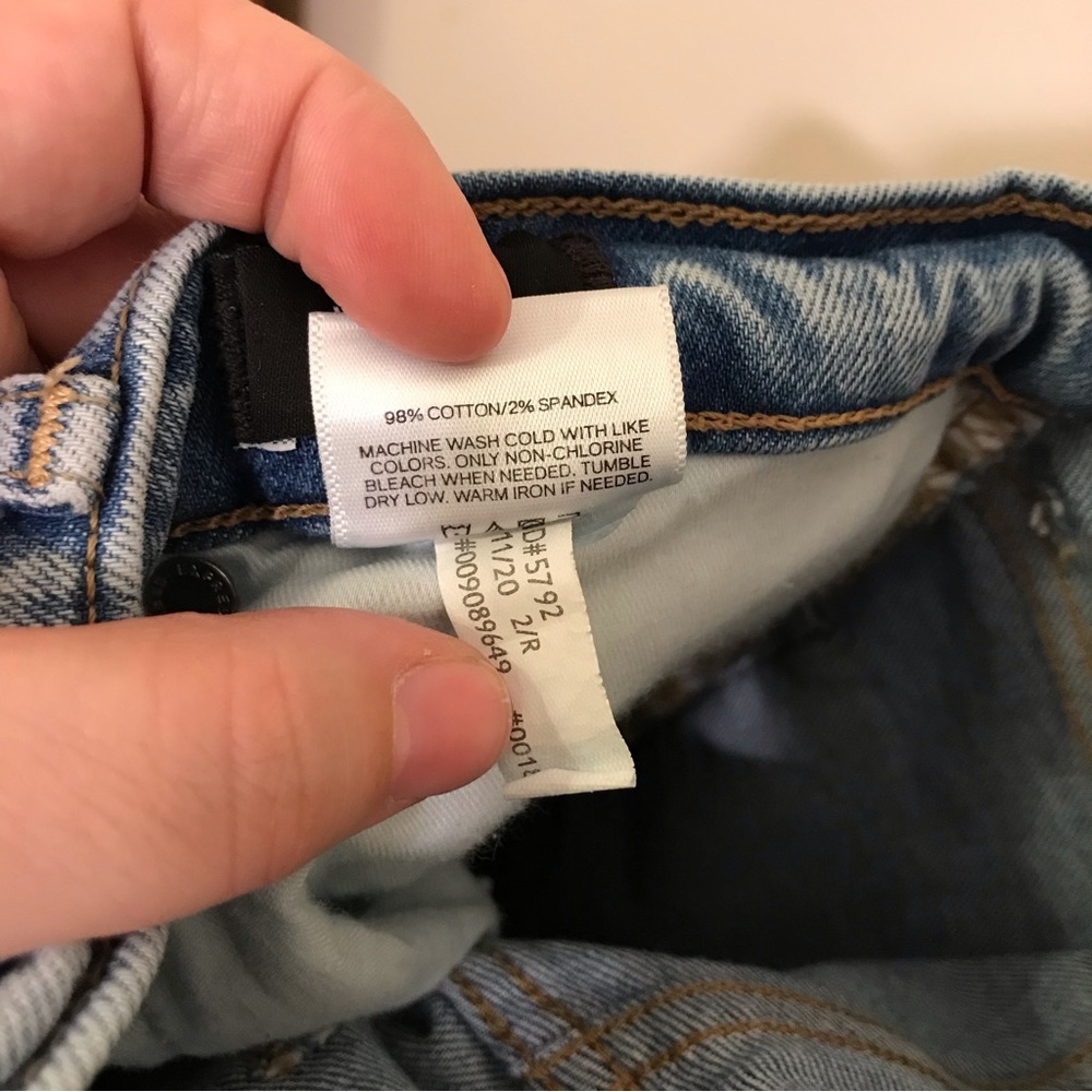 Express Mom Jean Super High Rise Size 2 Light Wash Distressed Denim - Picture 12 of 12